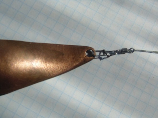 Как привязать блесну к леске