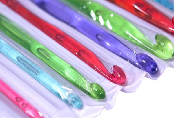 Крючок для вязания из пластика